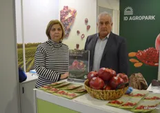 Irida Guliyeva and Khanlar Hamidov from ID Agropark sell pomegranate from Azerbaidjan to the European market